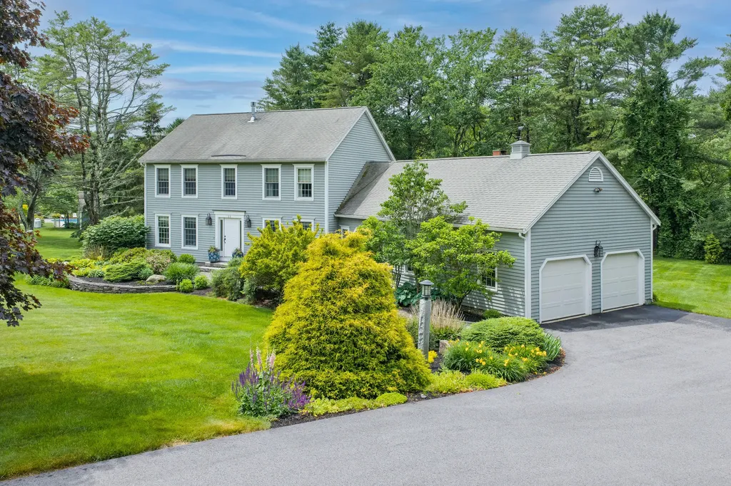 22 Schooner Ridge Road Cumberland ME 04110