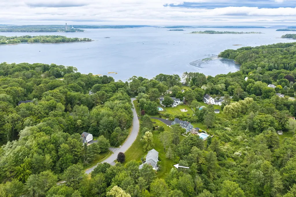 22 Schooner Ridge Road Cumberland ME 04110