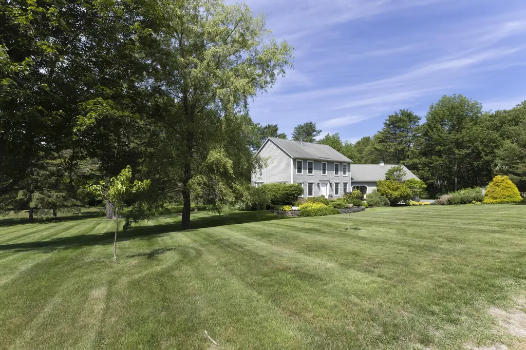 22 Schooner Ridge Road Cumberland ME 04110