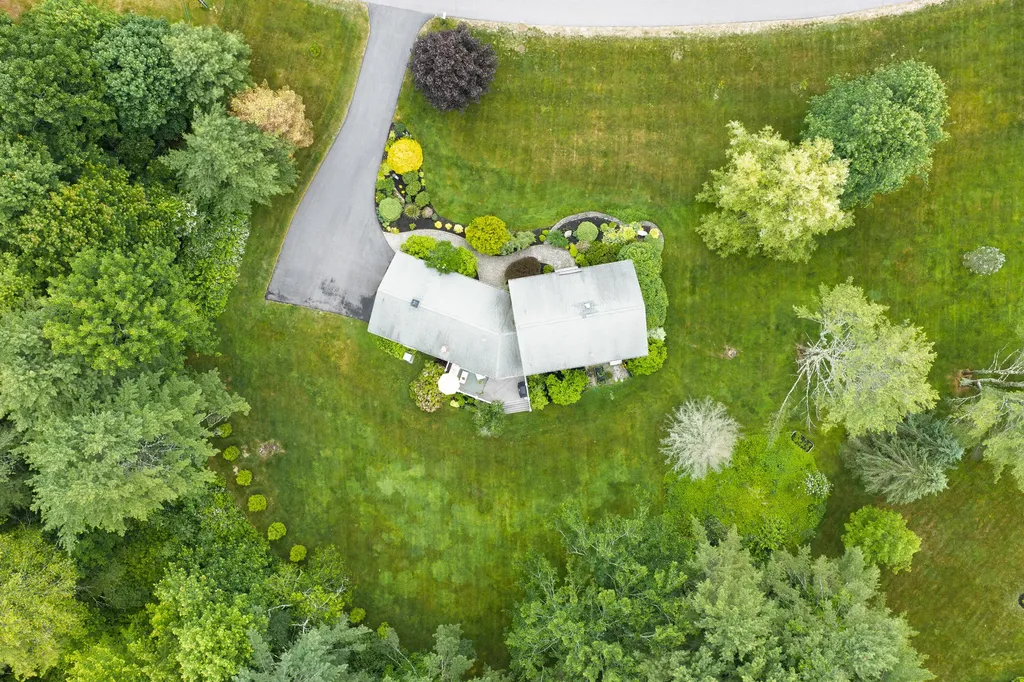 22 Schooner Ridge Road Cumberland ME 04110