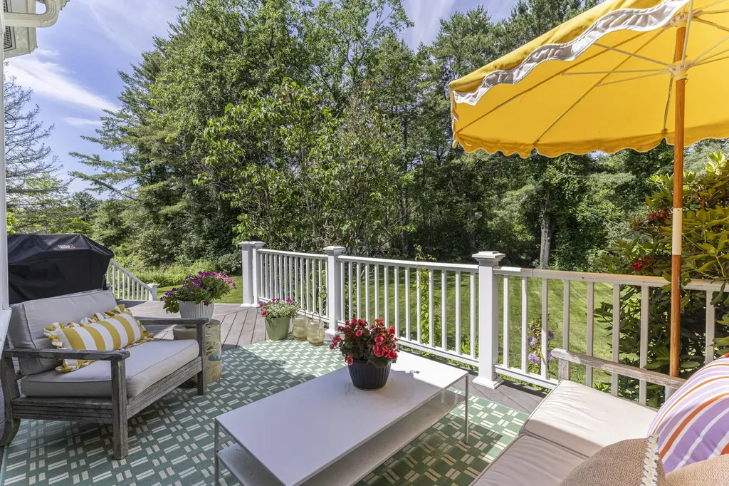 22 Schooner Ridge Road Cumberland ME 04110