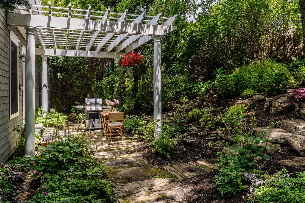 195 Beauchamp Point Road Rockport ME 04856