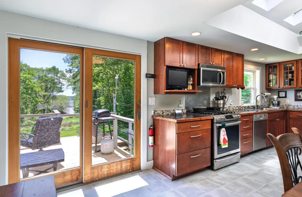 766 Pleasant Point Road Cushing ME 04563