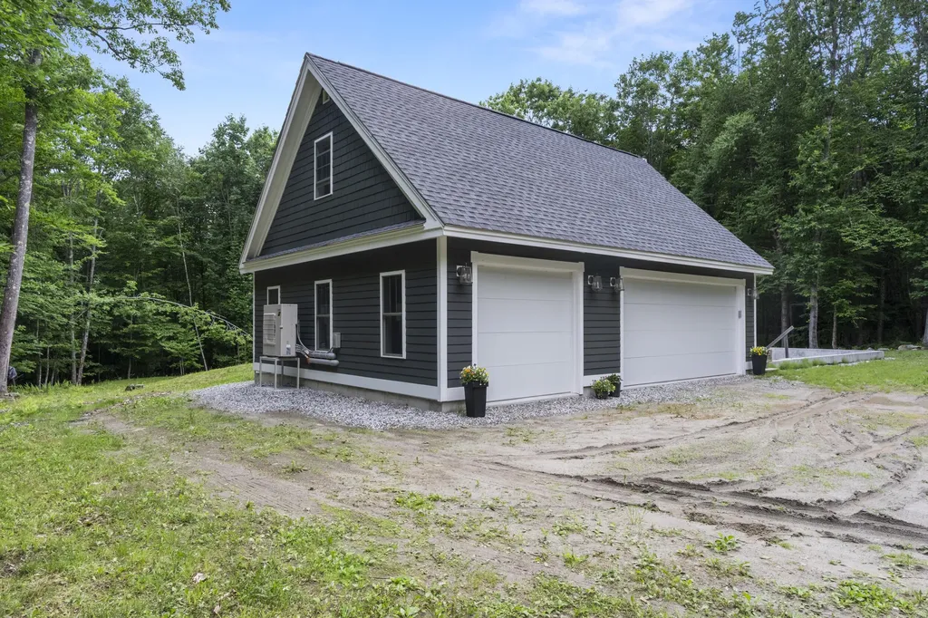 16 Lovejoy Lane Readfield ME 04355