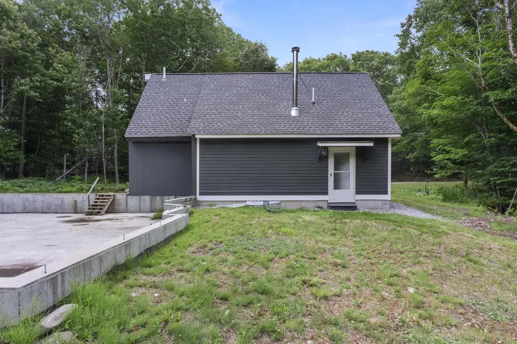 16 Lovejoy Lane Readfield ME 04355