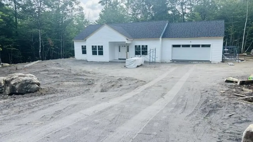 48 Jessica Way Poland ME 04274