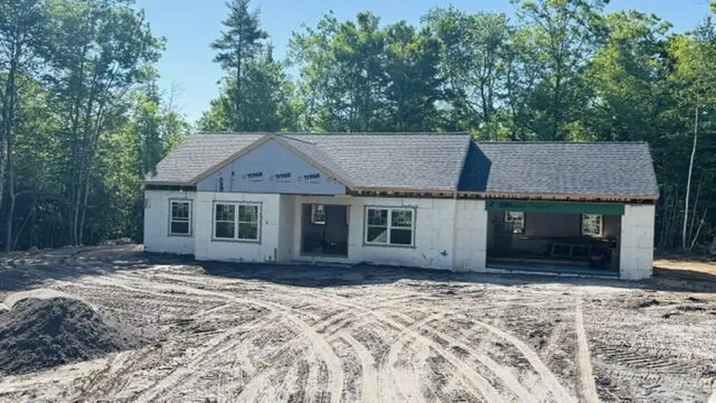 48 Jessica Way Poland ME 04274
