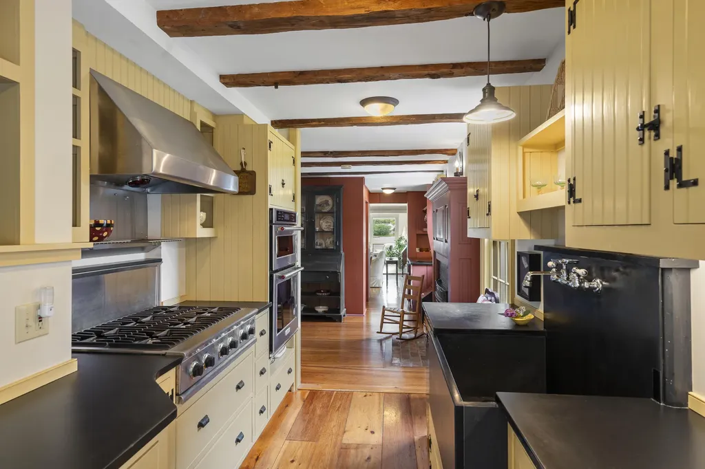 19 Water Street Damariscotta ME 04543