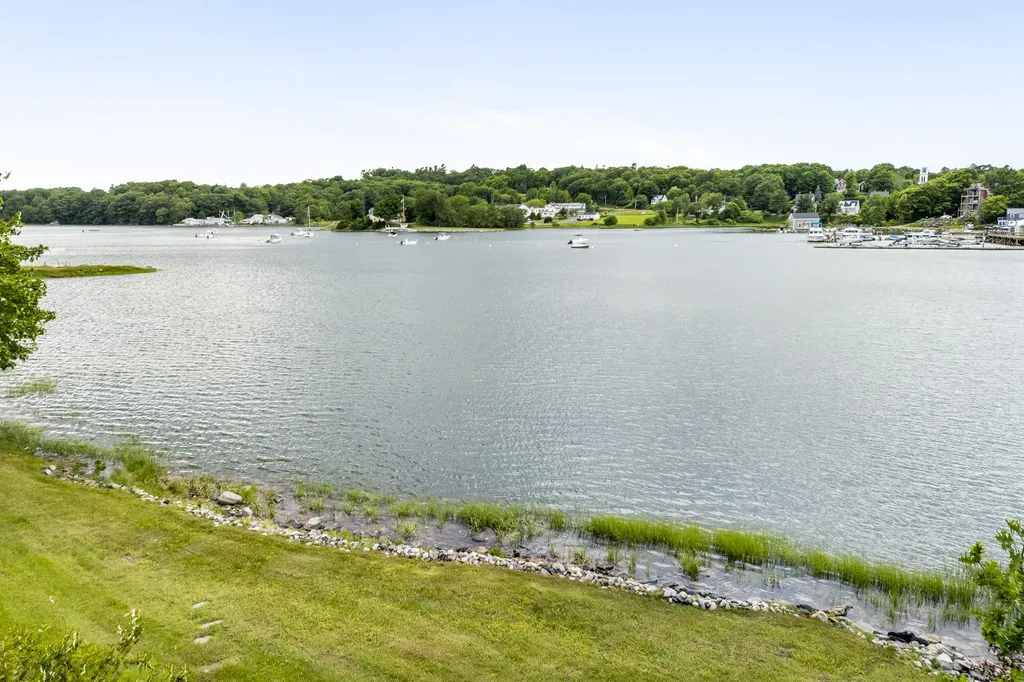 19 Water Street Damariscotta ME 04543