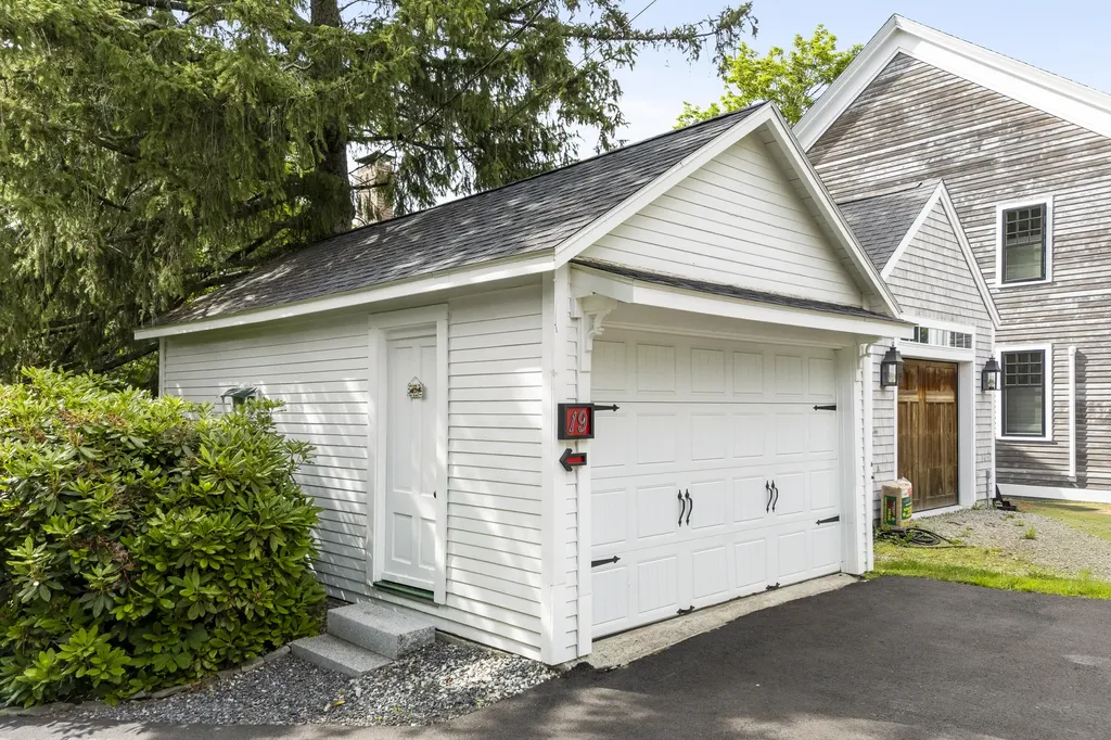 19 Water Street Damariscotta ME 04543