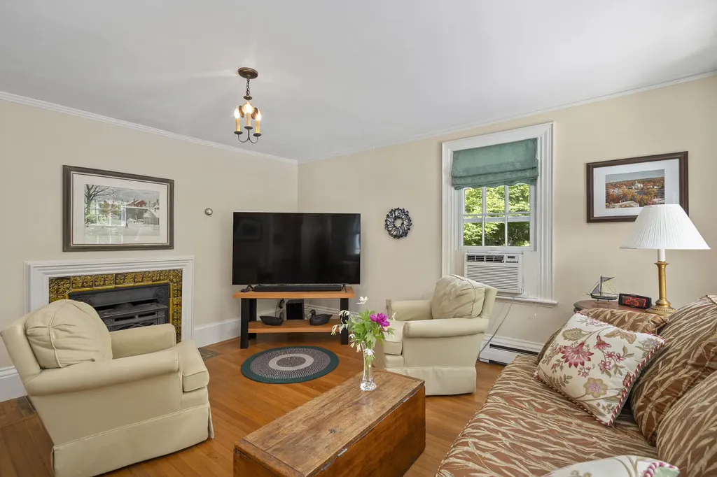 19 Water Street Damariscotta ME 04543