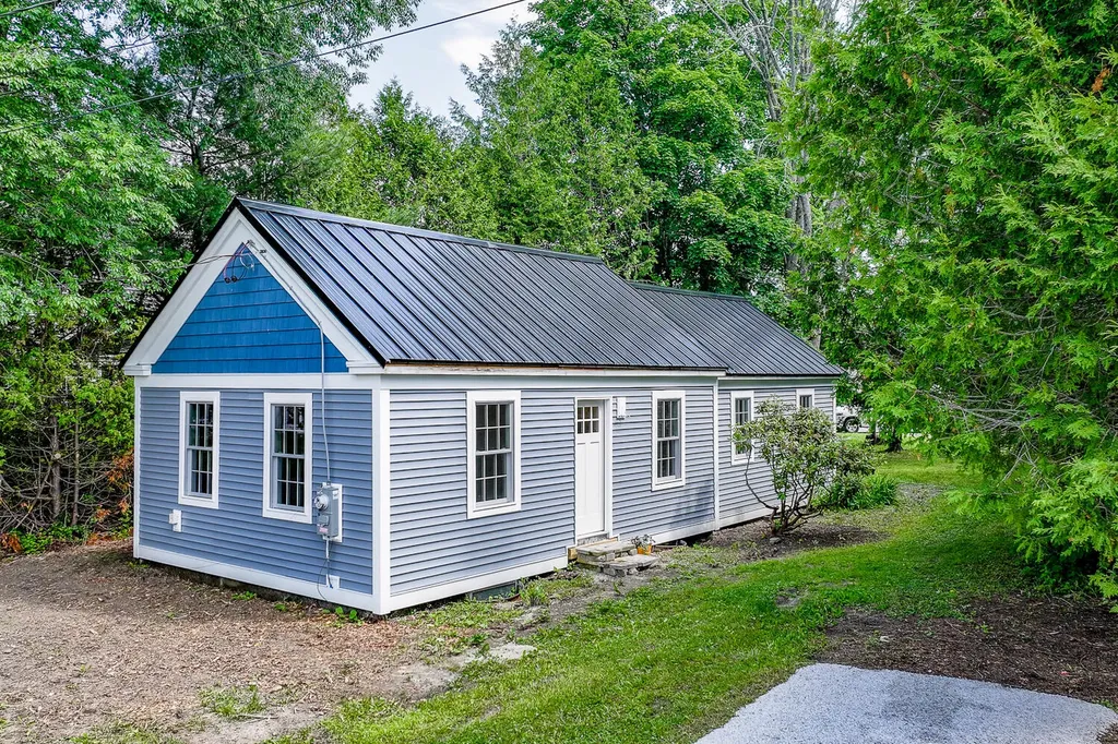 7 Pike Avenue Searsport ME 04974