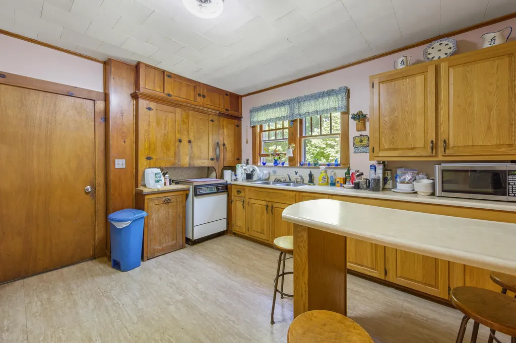 32 Willow Street Patten ME 04765