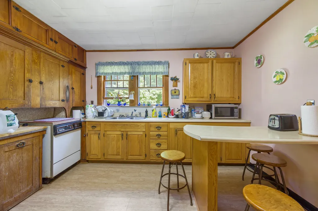32 Willow Street Patten ME 04765