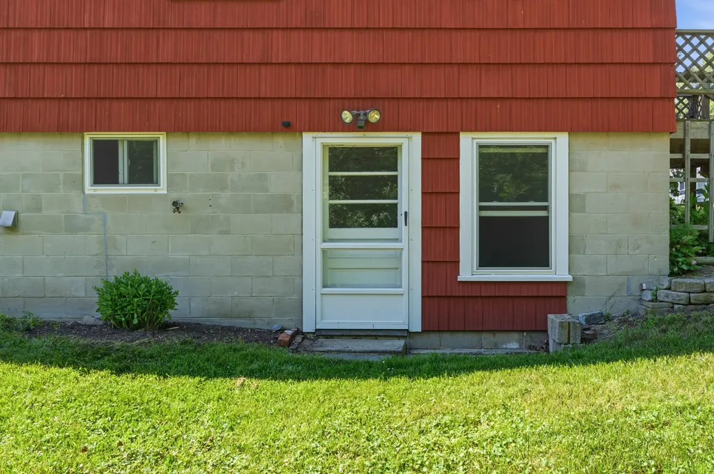 12 Dana Avenue Kittery ME 03904