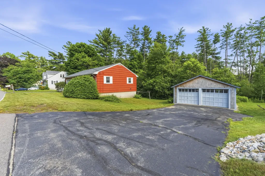 12 Dana Avenue Kittery ME 03904