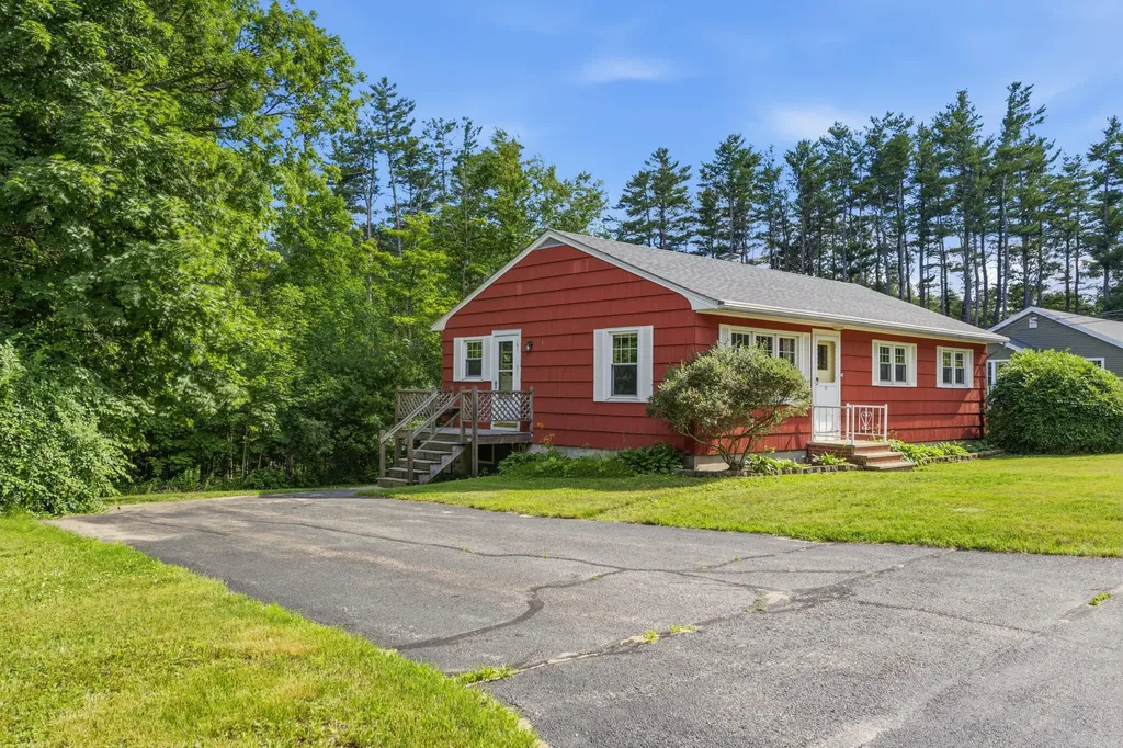 12 Dana Avenue Kittery ME 03904