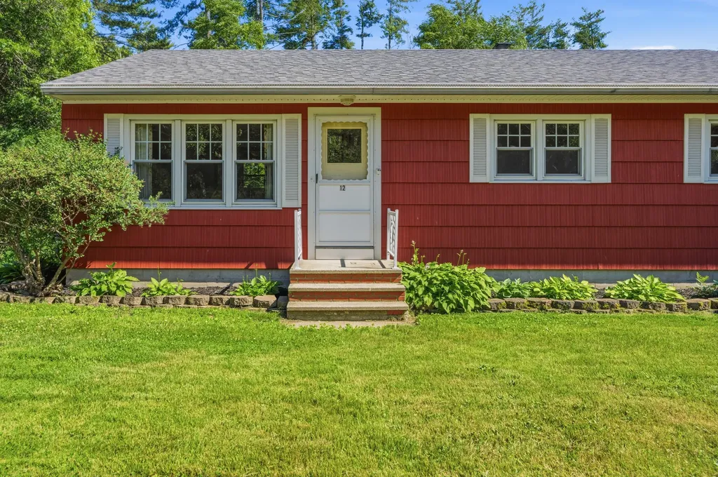 12 Dana Avenue Kittery ME 03904