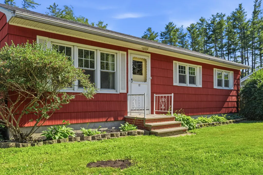 12 Dana Avenue Kittery ME 03904