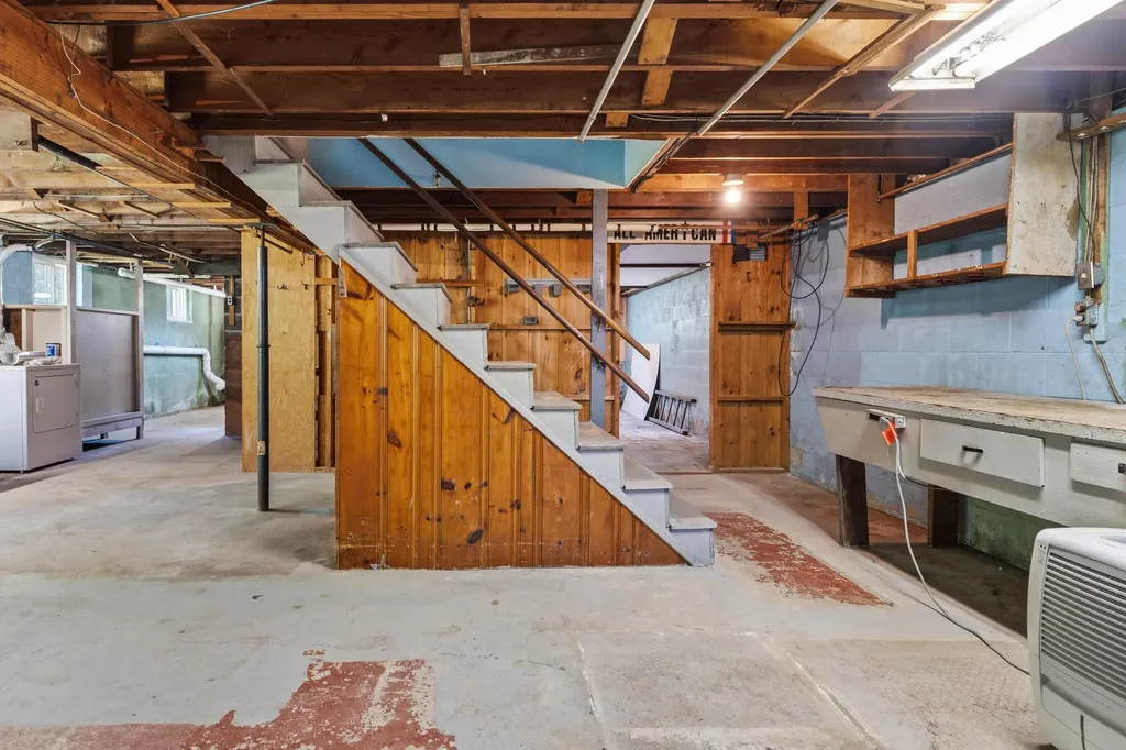 12 Dana Avenue Kittery ME 03904