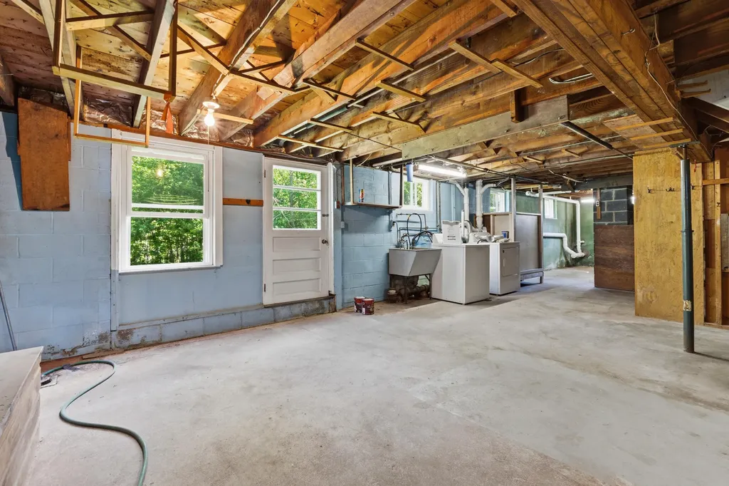 12 Dana Avenue Kittery ME 03904