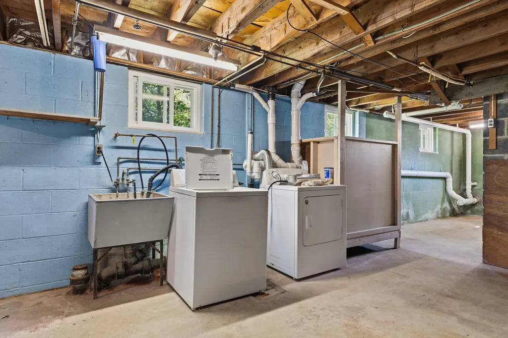 12 Dana Avenue Kittery ME 03904