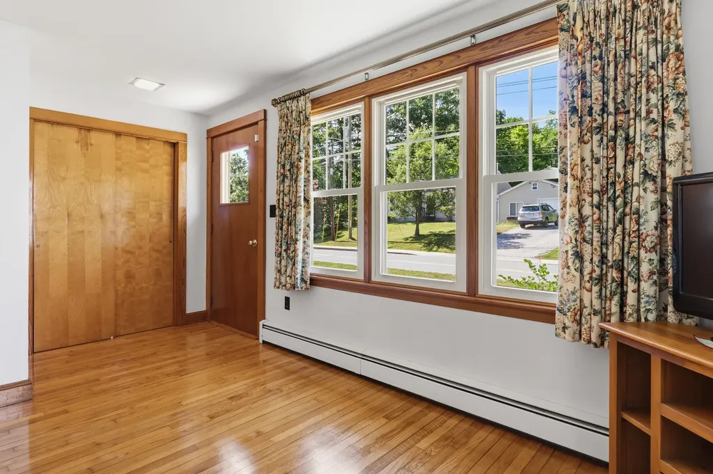 12 Dana Avenue Kittery ME 03904