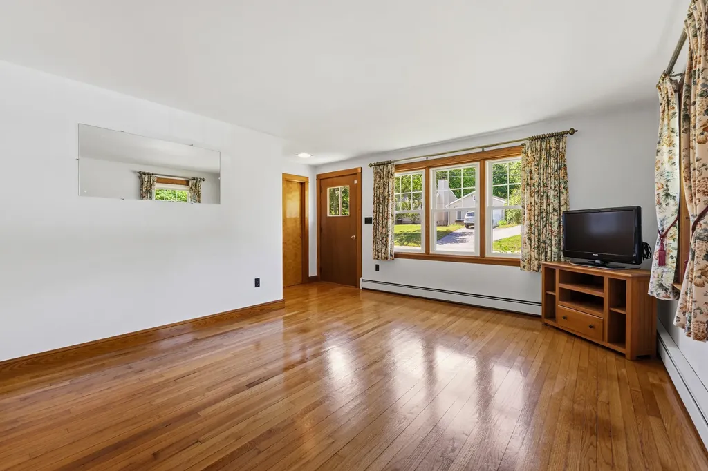 12 Dana Avenue Kittery ME 03904
