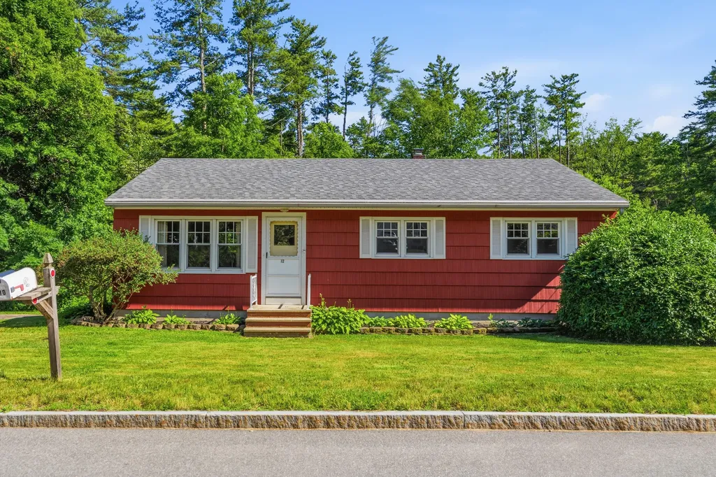 12 Dana Avenue Kittery ME 03904