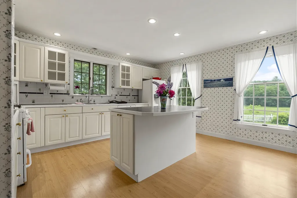 21 Townley Drive Damariscotta ME 04543