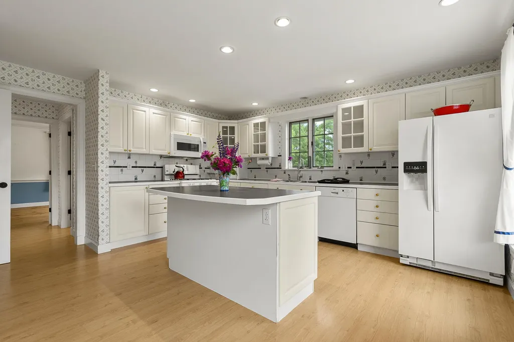 21 Townley Drive Damariscotta ME 04543