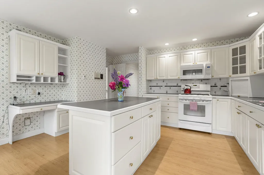 21 Townley Drive Damariscotta ME 04543