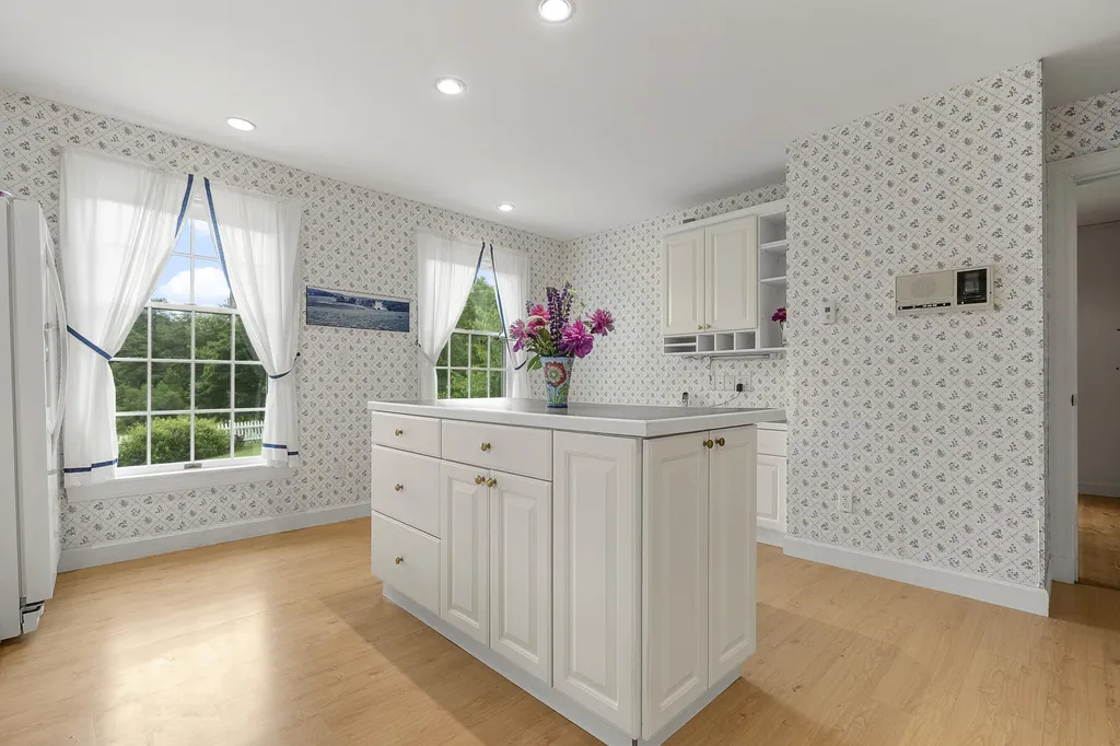 21 Townley Drive Damariscotta ME 04543