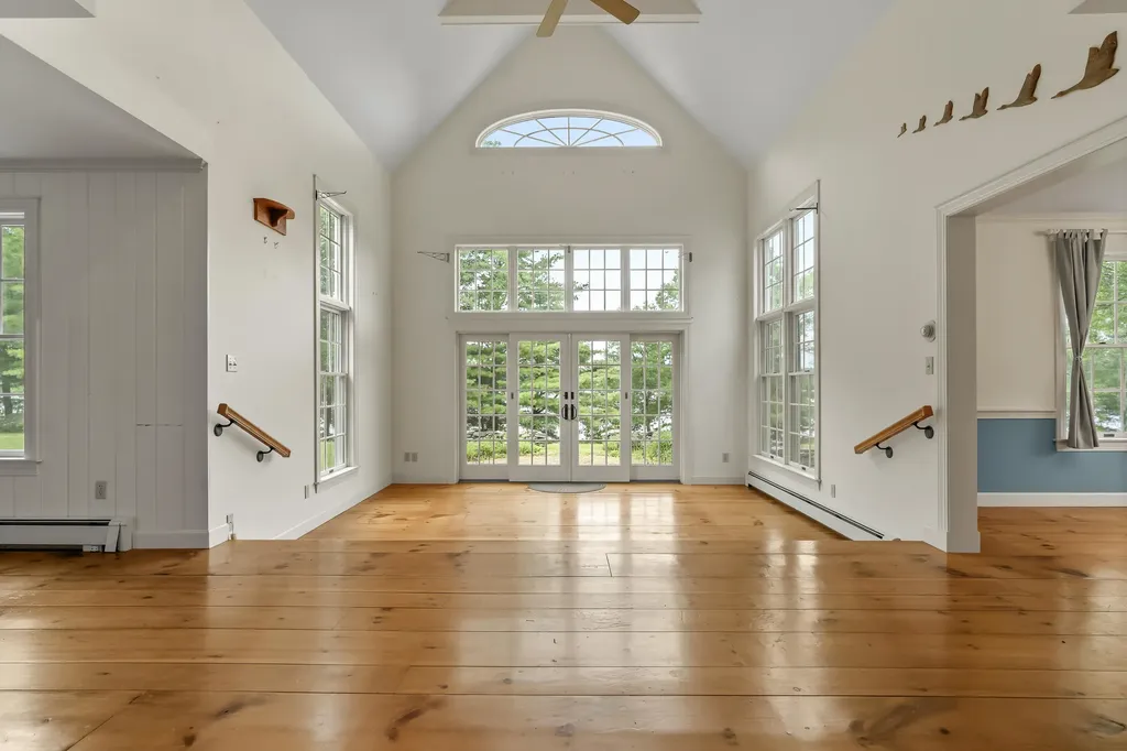 21 Townley Drive Damariscotta ME 04543