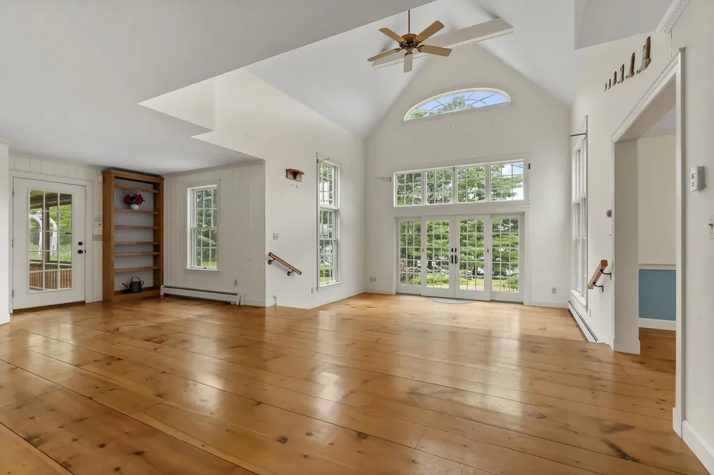 21 Townley Drive Damariscotta ME 04543