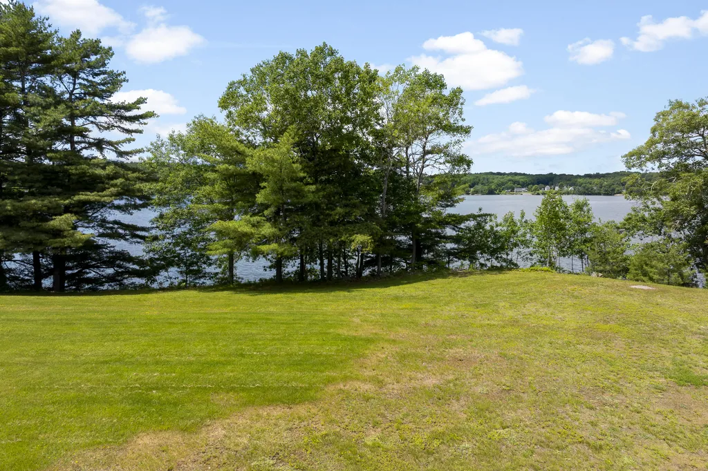 21 Townley Drive Damariscotta ME 04543