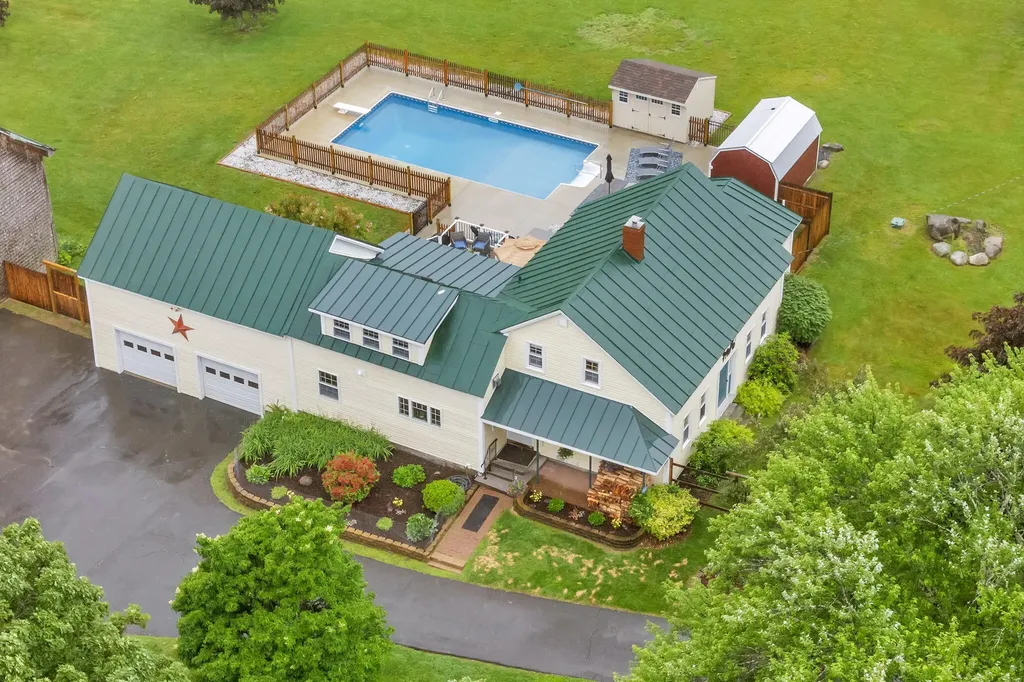 219 Middle Road Skowhegan ME 04976