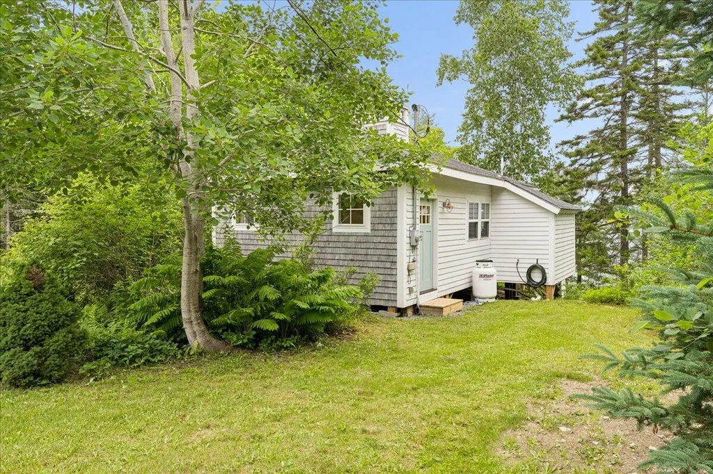 111 Franks Flat Sedgwick ME 04676