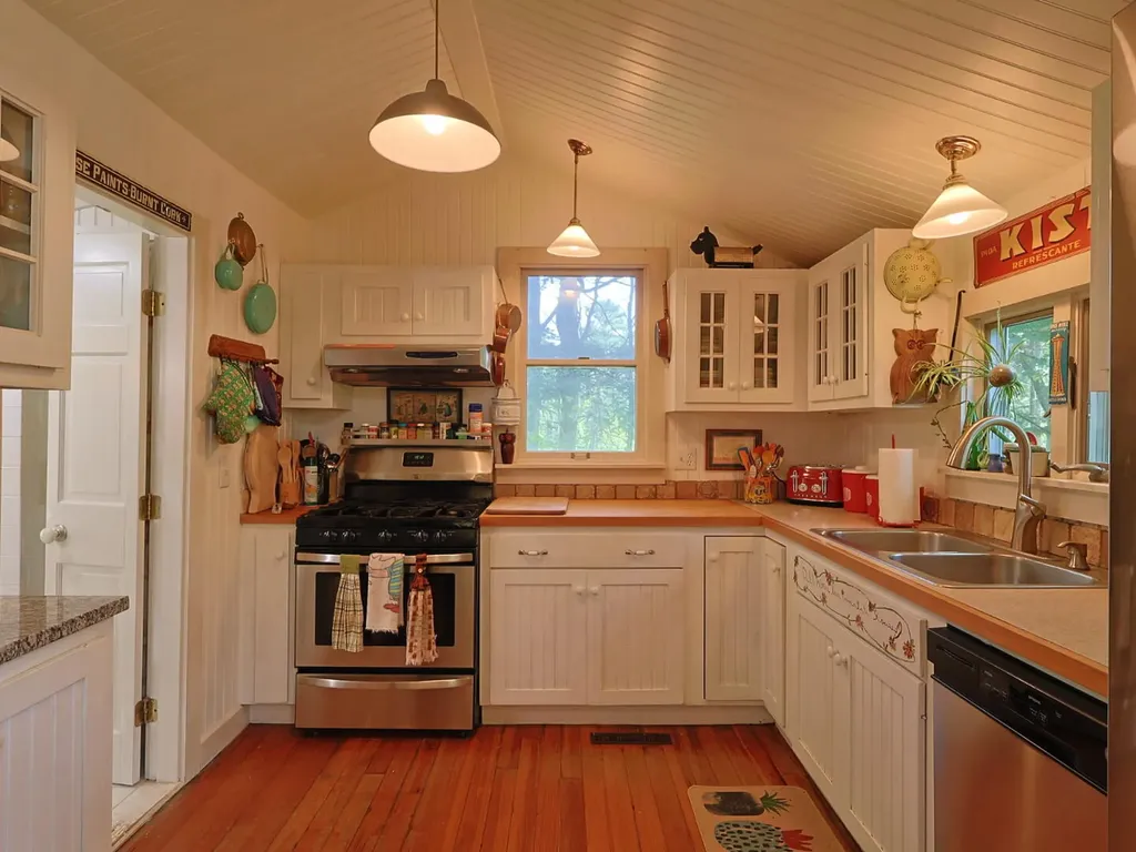 592 Belfast Road Camden ME 04843