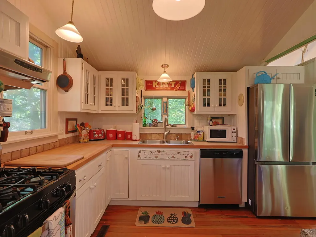 592 Belfast Road Camden ME 04843