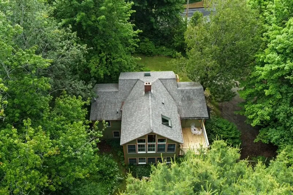 592 Belfast Road Camden ME 04843
