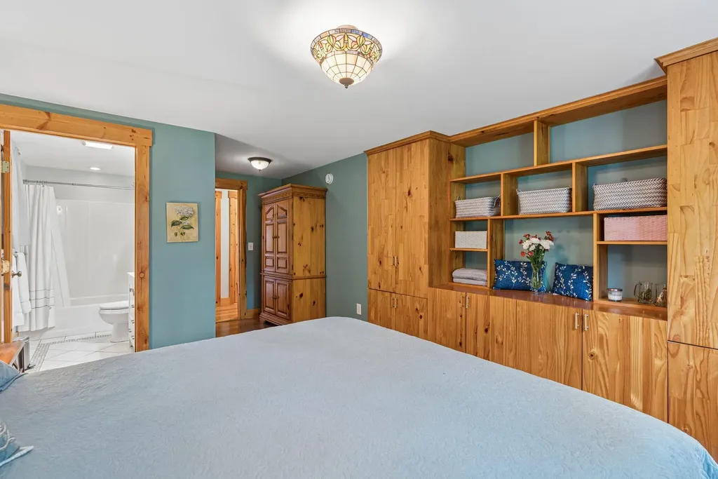 32 E Eleanor Avenue Standish ME 04084