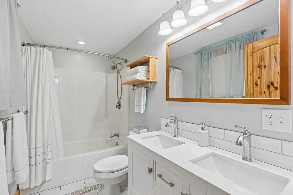 32 E Eleanor Avenue Standish ME 04084