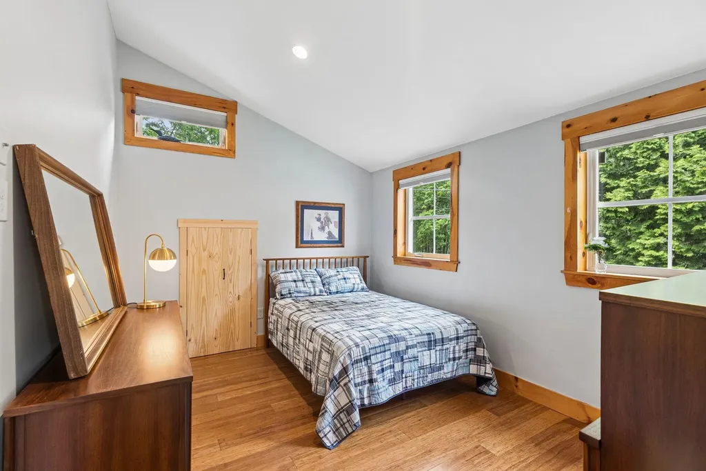 32 E Eleanor Avenue Standish ME 04084