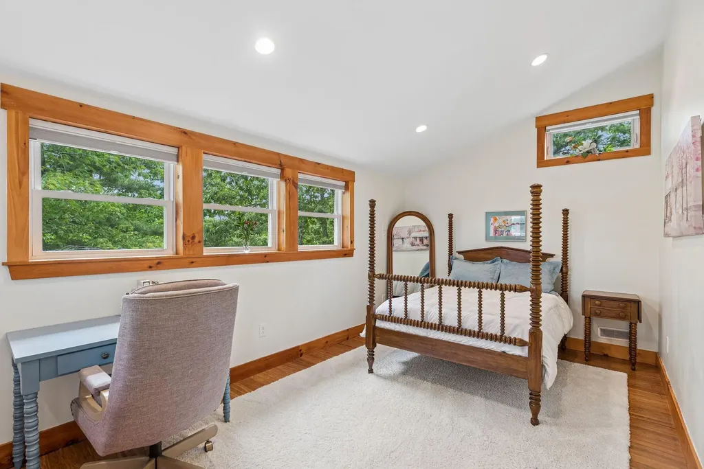 32 E Eleanor Avenue Standish ME 04084