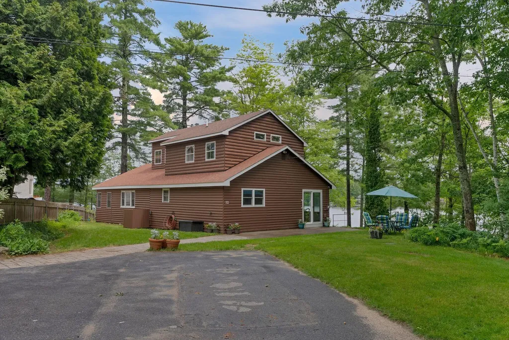 32 E Eleanor Avenue Standish ME 04084