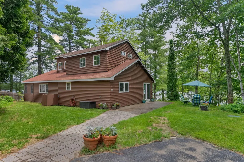 32 E Eleanor Avenue Standish ME 04084