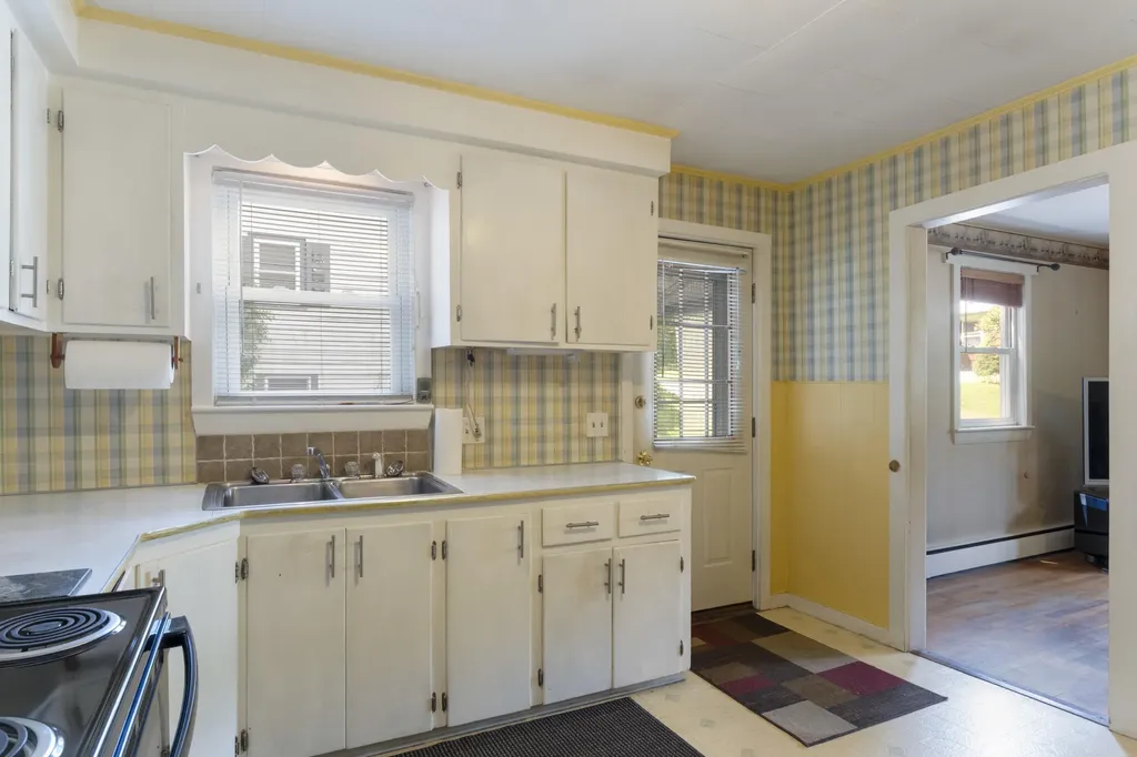 2 Dennis Street Augusta ME 04330