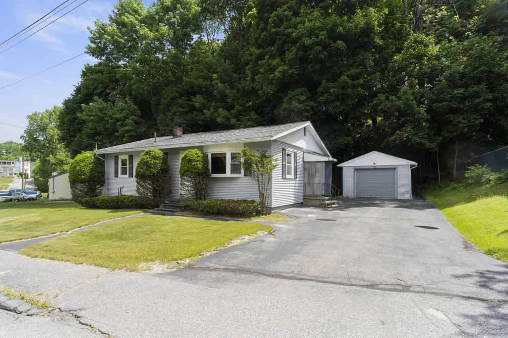 2 Dennis Street Augusta ME 04330