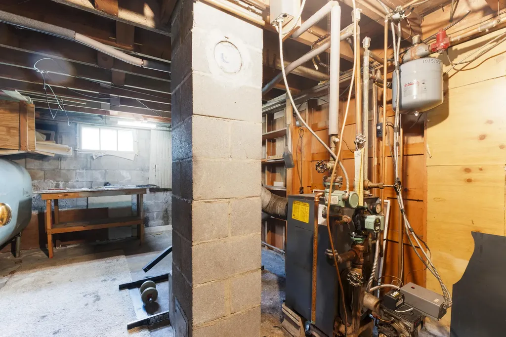 2 Dennis Street Augusta ME 04330